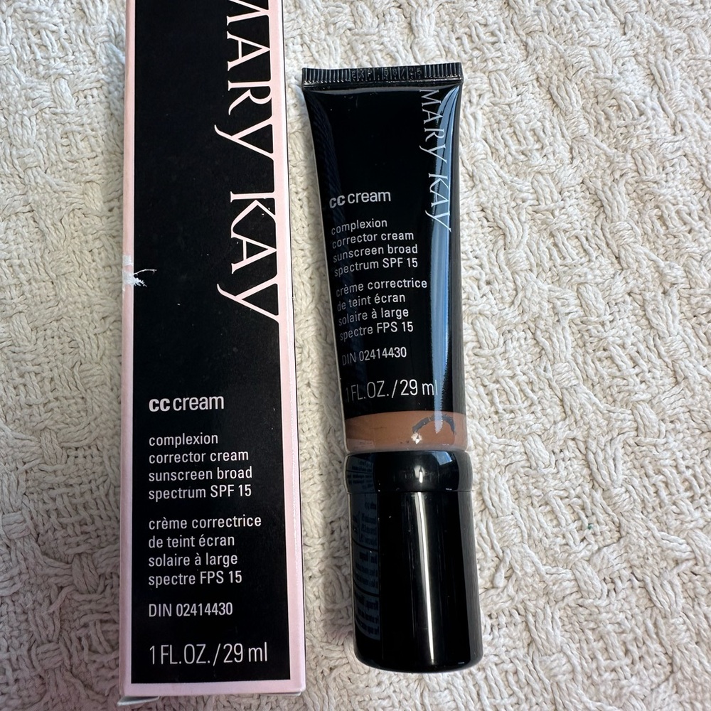 Mary Kay CC Cream -‎ Broad Spectrum SPF 15 - Medium to Dark Shade